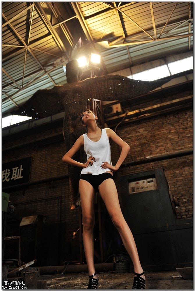 光圈: F/2.8 快门:1/60 焦距:24 毫米 感光度:250