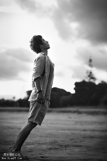 随时 ...都会倾倒，崩塌。