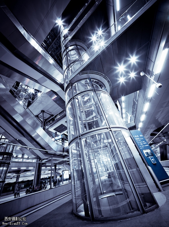 photo by Jens Fersterra