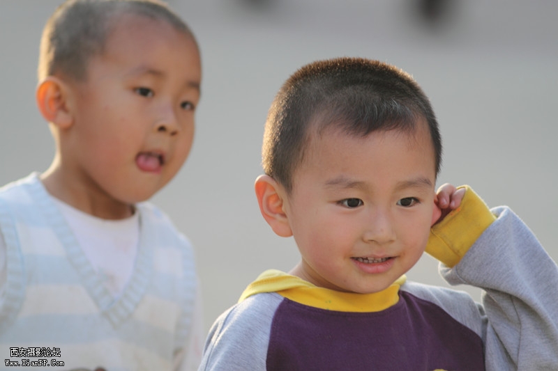 20110424小区的孩子百态0675_副本.jpg