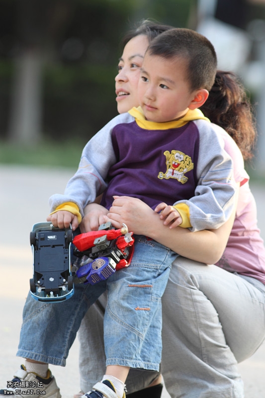 20110424小区的孩子百态0677_副本.jpg