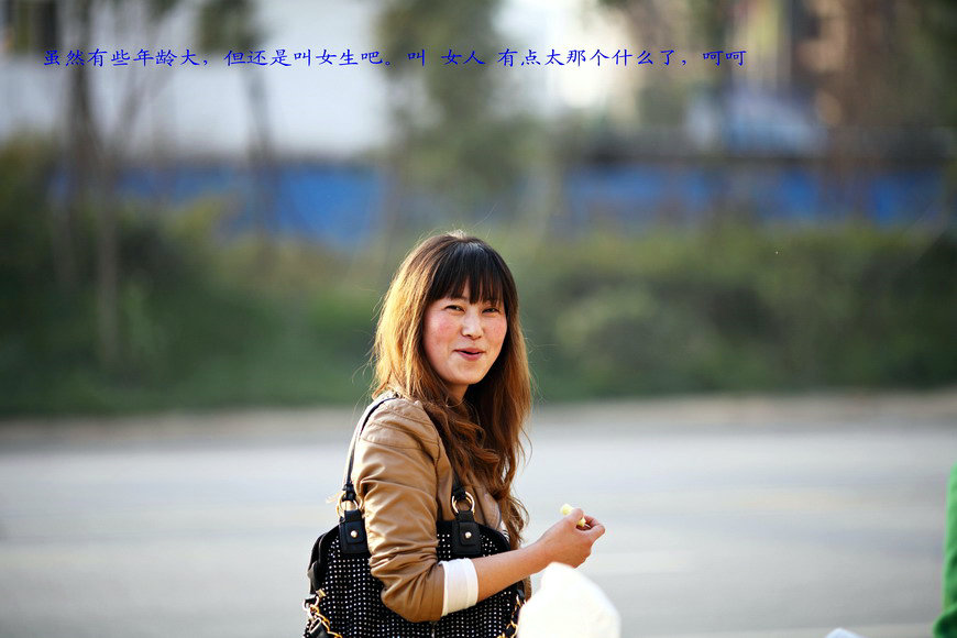 1028 街拍零食女生。猫咪和小狗5047_调整大小.JPG