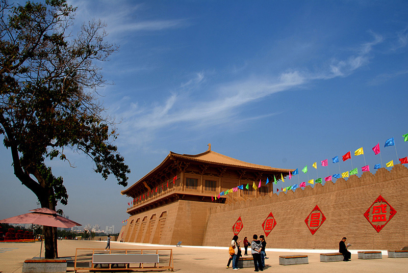 大明宫丹凤门.jpg