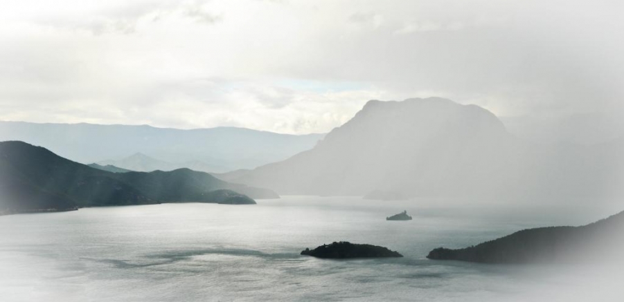 2010.10摄于泸沽湖－泸沽湖气候多变，瞬间风雨，霎时阴晴.jpg.popup.jpg