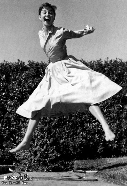 Audrey-Hepburn-1955.jpg