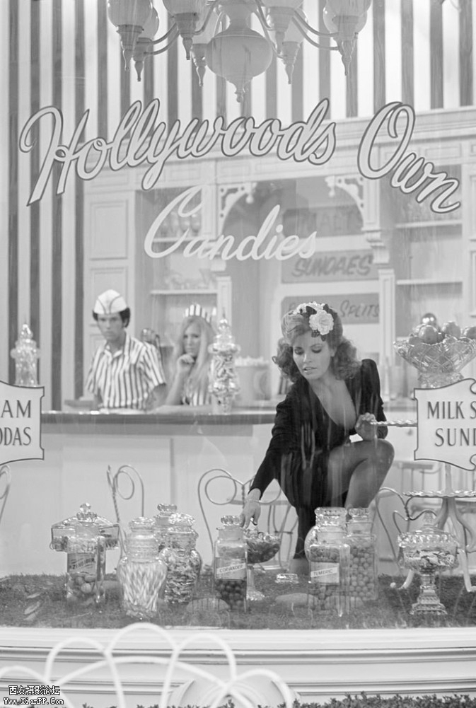 Raquel-Welch3-673x1001.jpg