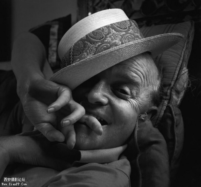 Truman-Capote-New-York-NY-1977-673x628.jpg
