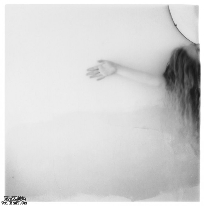 1238846070_francesca-woodman-untitled-new-york-1979-80-n242-1-1-web-673x679.jpg