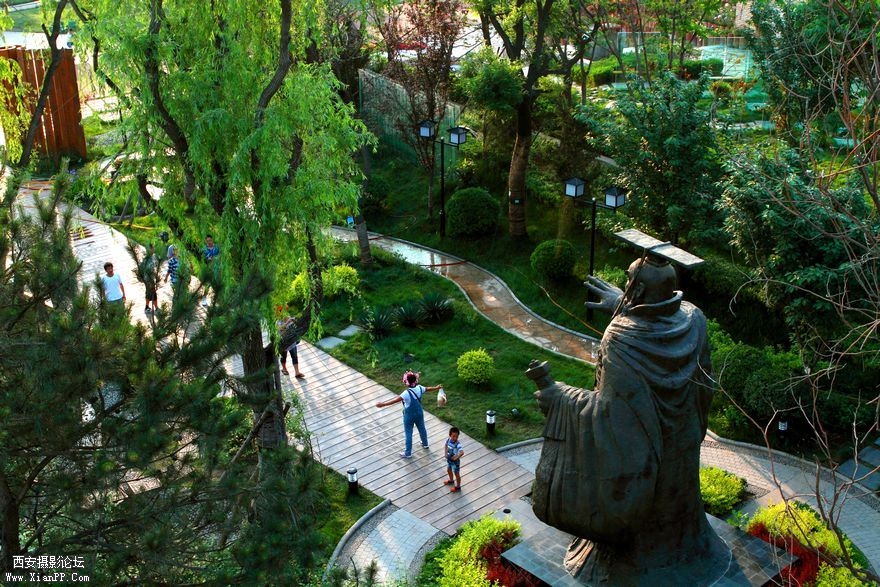 流连往返景不已