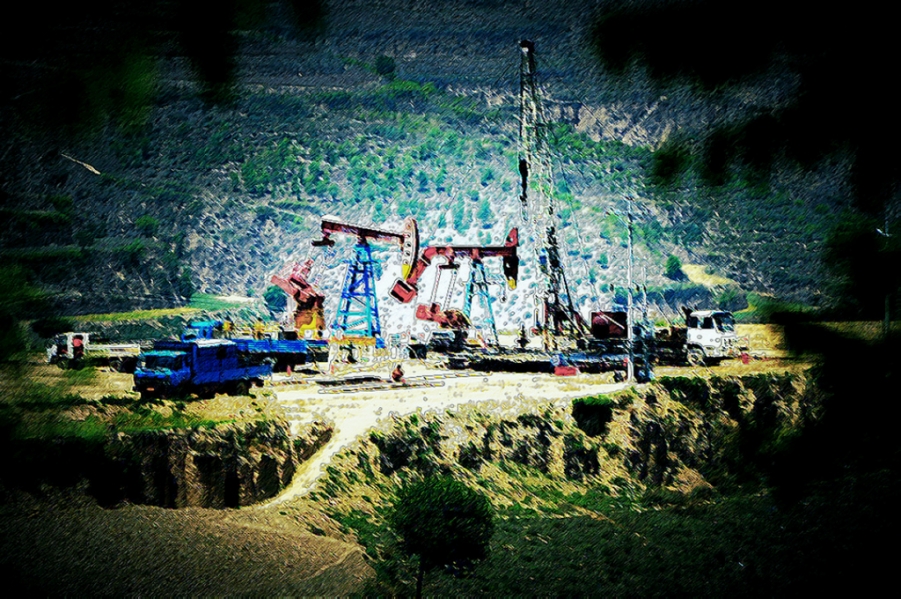 繁忙的井场.jpg