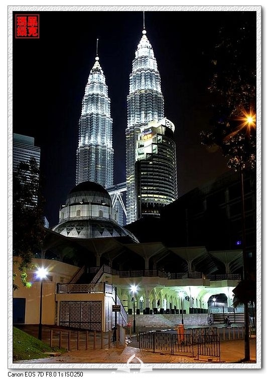 204941q88mhq7qj88jqcmc[1].jpg
