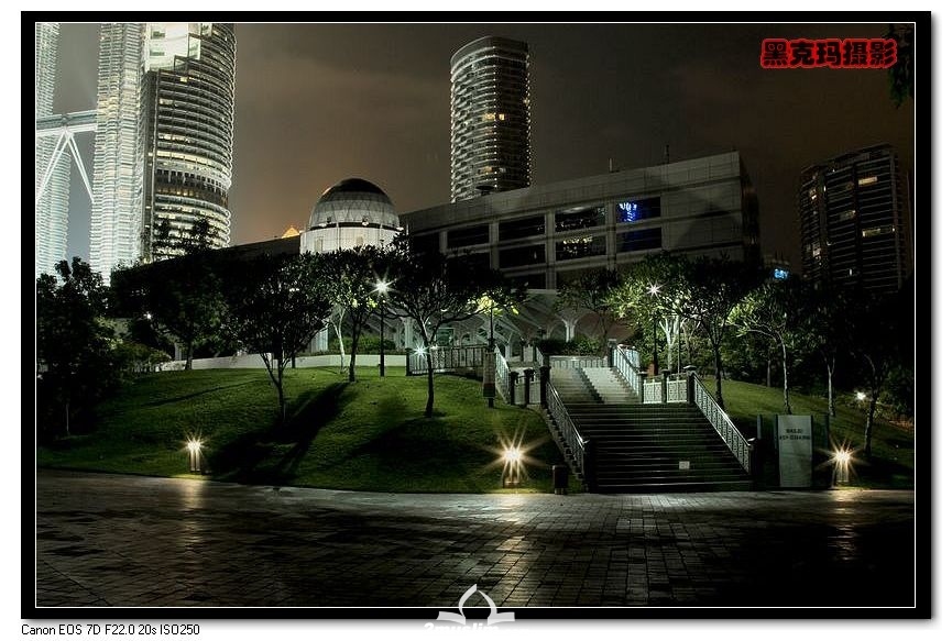 2136125hbu35z55lz4hcqz[1].jpg