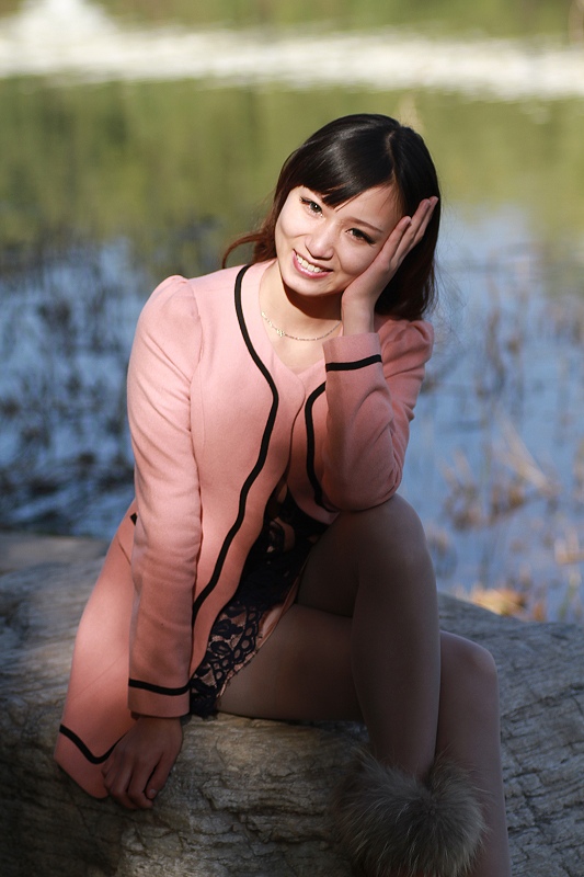  南湖秋色映佳人 