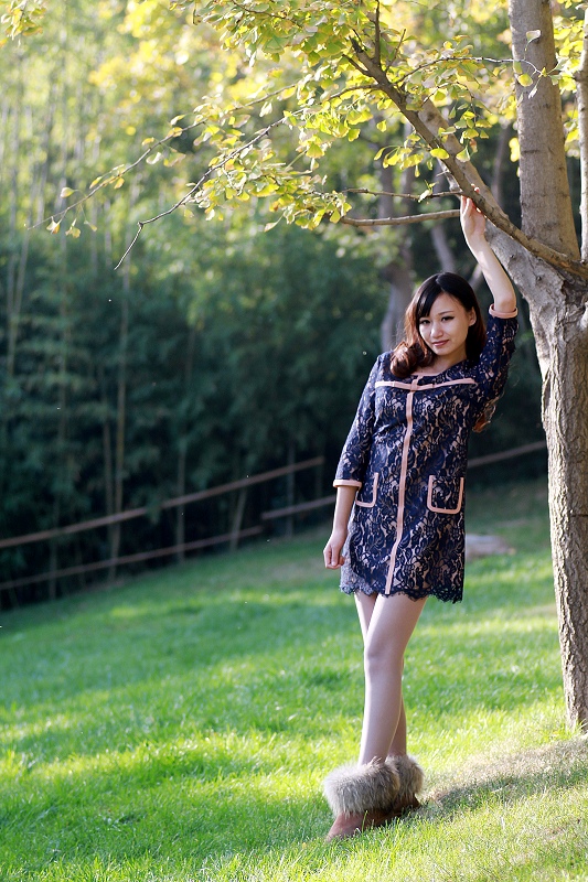  南湖秋色映佳人 