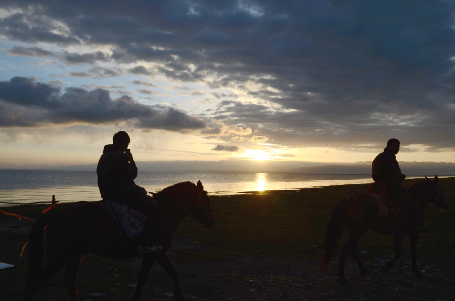 青海湖日出3.jpg