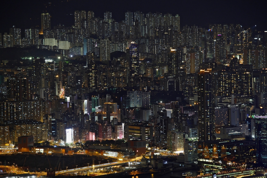 51、2012年6月19日，香港公私住宅像山一样耸立。.jpg