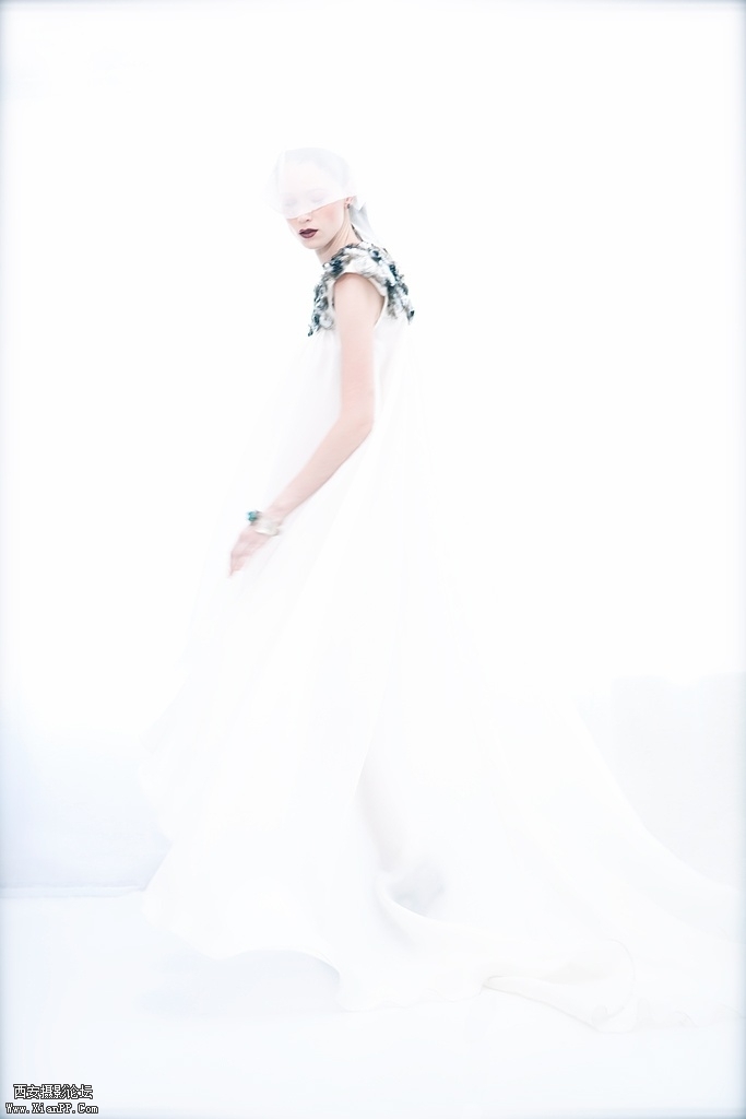 1540538j82g11t30bu9uob.jpg