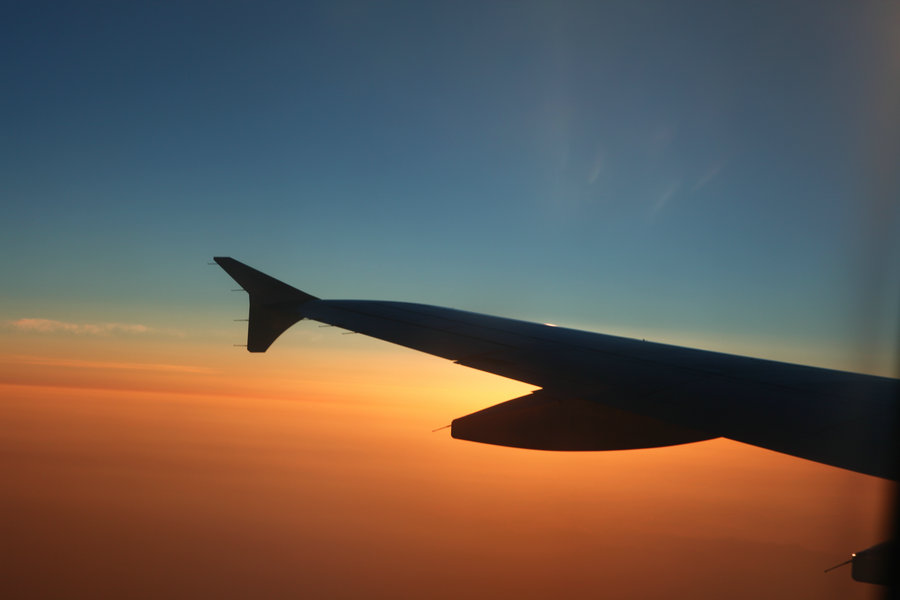 飞机上观日出