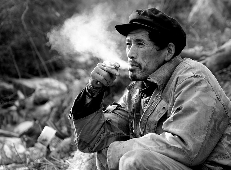 秦岭深处的扫把工