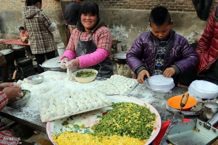 集会的小吃香味扑鼻 (2).jpg