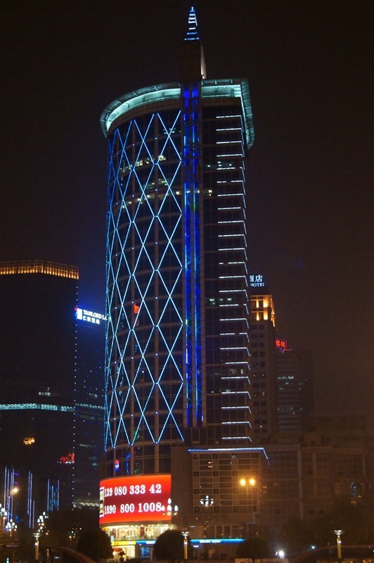 夜晚的楼1.jpg