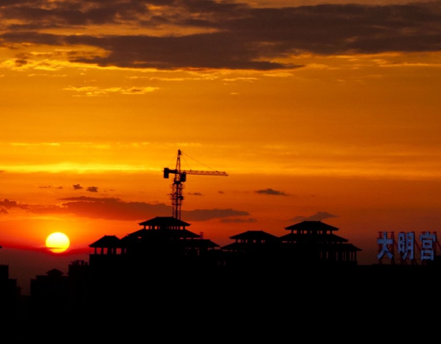 好似昔日的大明宫，只是时过境迁，落日垂暮。再也回不到那个历史年代了
