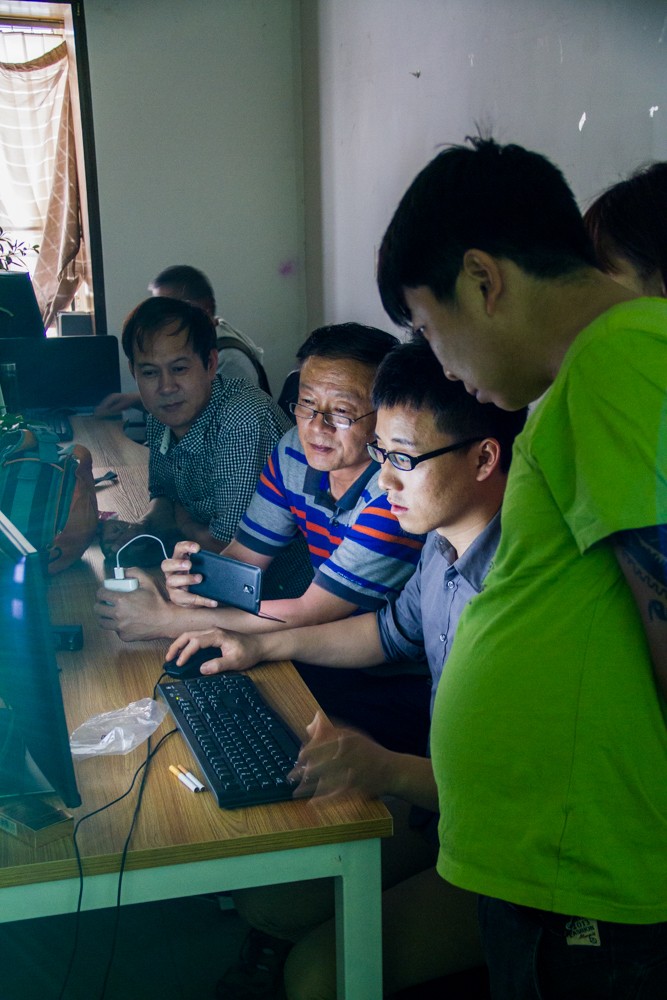 认真学习的学员们