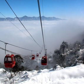 穿过云雾觅美景