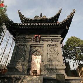 西乡峡口贯子山的冻青寺