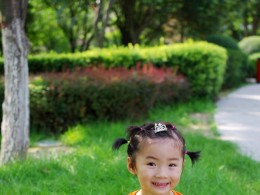 人见人爱车见车载的小美女