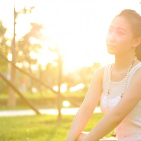 拍两张逆光人像