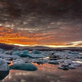 绝美如仙境的冰川湖