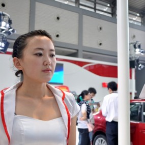 车展前台接待MM也漂亮