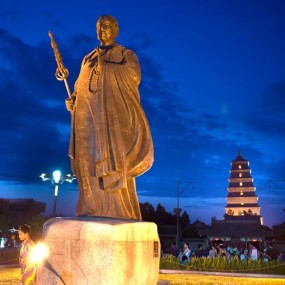 夜色下的大雁塔