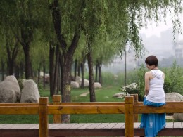 胸怀大志的美女