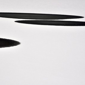 湖面冰层融化的图案