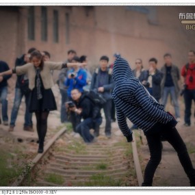 在铁轨上走钢丝