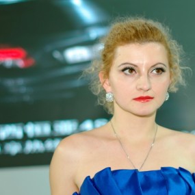 五一车展上的洋妞