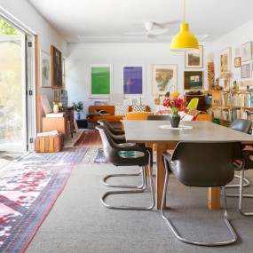 这两家人住在山谷里，日子却过得色彩斑斓！