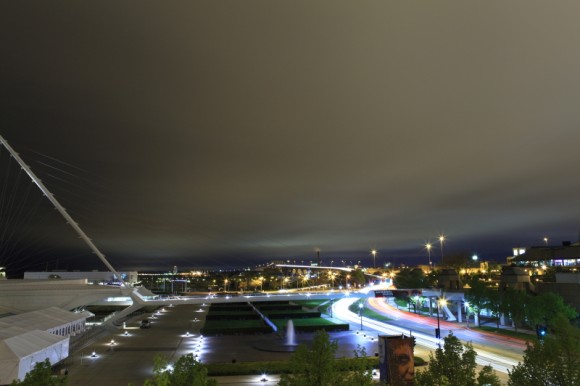 密歇根湖边夜景，昨刚考完试趁着大雾，外加一张飞机轨迹，请拍砖，谢谢