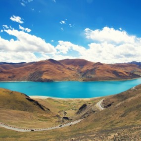 美的让人窒息的羊卓雍错