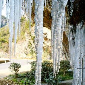 镇巴冰挂 美丽似玉