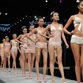 薄纱镂空，火辣性感内衣秀