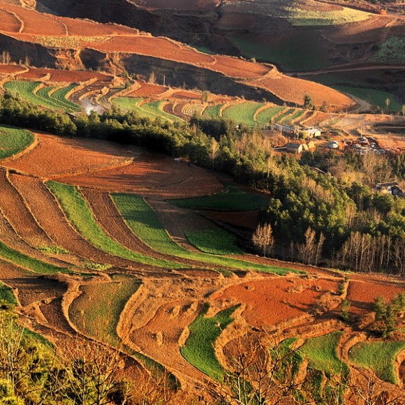 彩云之南红土地