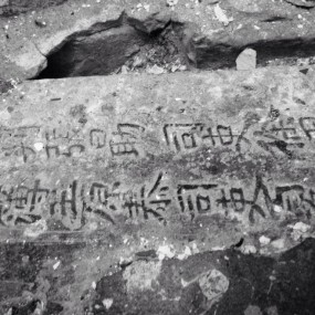 手机摄影  一个人钻古塔