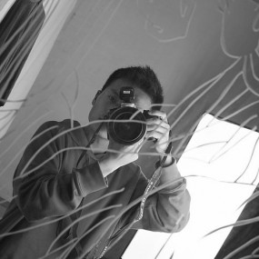 对着镜子来个自拍