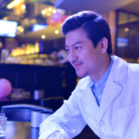 制服诱惑主题酒吧拍美女