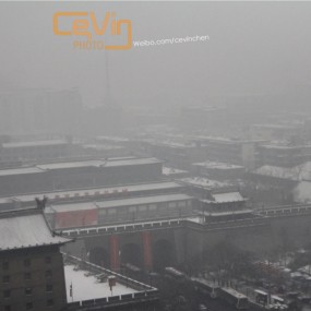 西安东门，大雪倾城