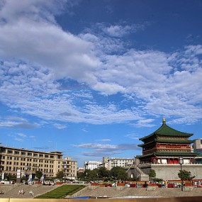 夏日彩虹飞架西安钟楼上空