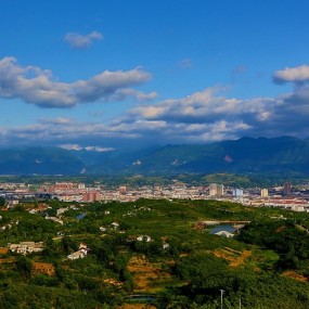 登高远眺----西乡樱桃沟
